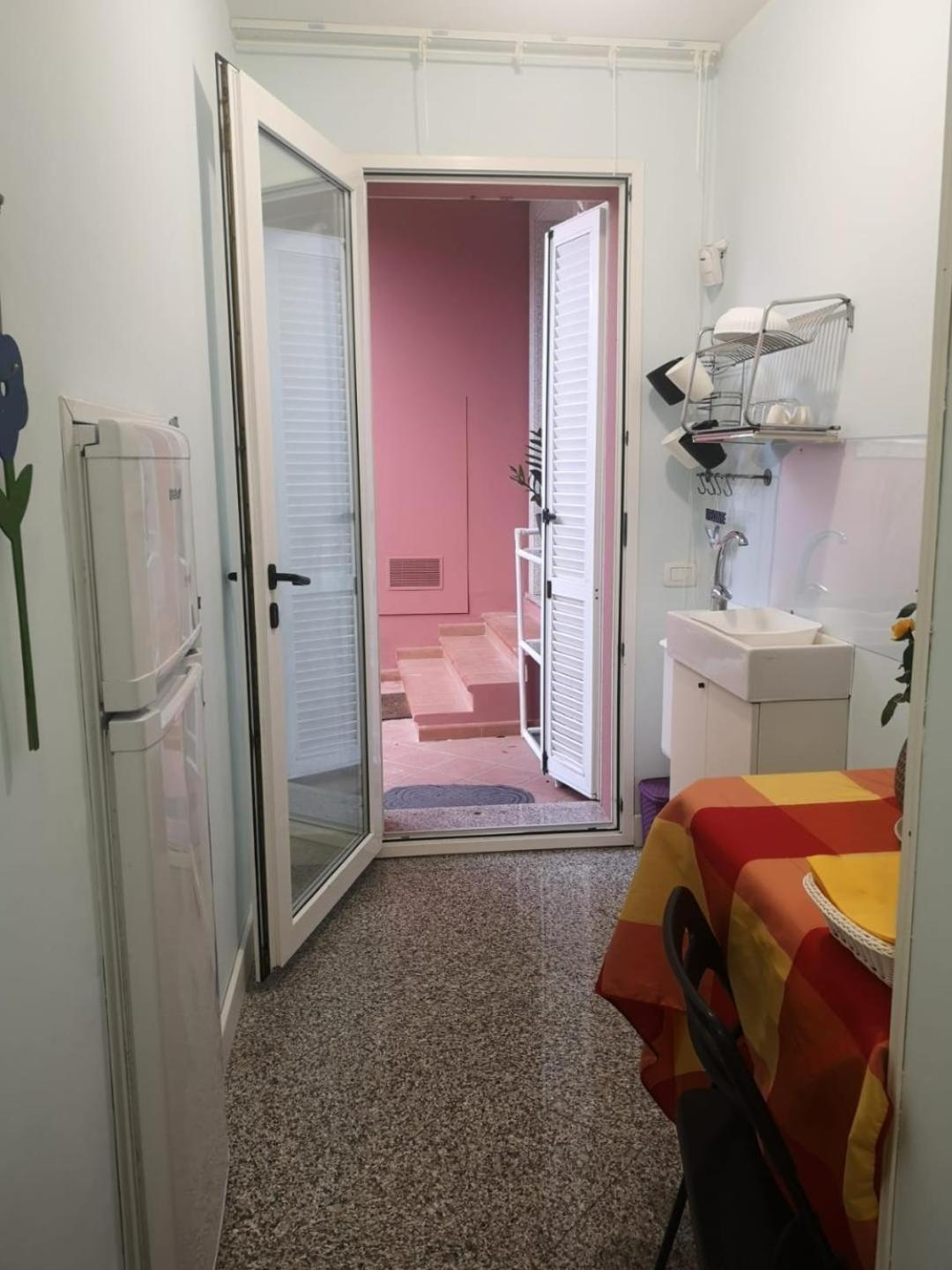 B&B Domus Oriens - Monolocale Indipendente In Villa Portoscuso Eksteriør bilde